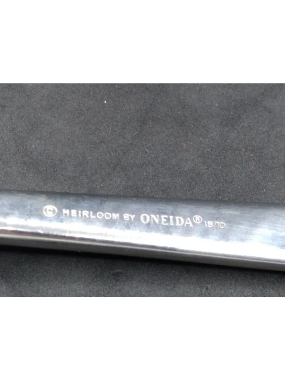 Gravy serving Spoon Easton Heirloom by Oneida 18/10 stainless Indonesia